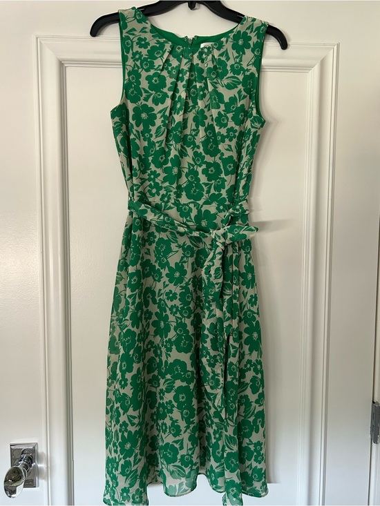 Eliza J Dresses & Skirts - Eliza JGreen Floral Tie-Waist Midi Dress